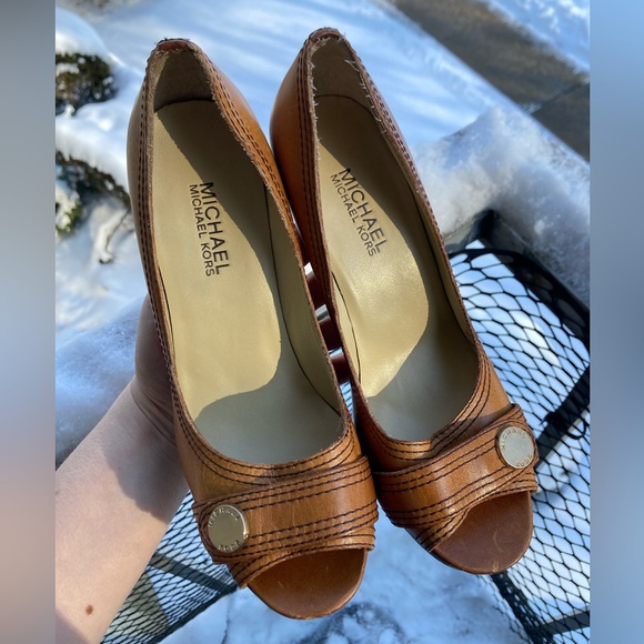 Michael Kors Tan Leather Open Toe Wooden Heels with Gold Logo Button - Picture 12 of 17